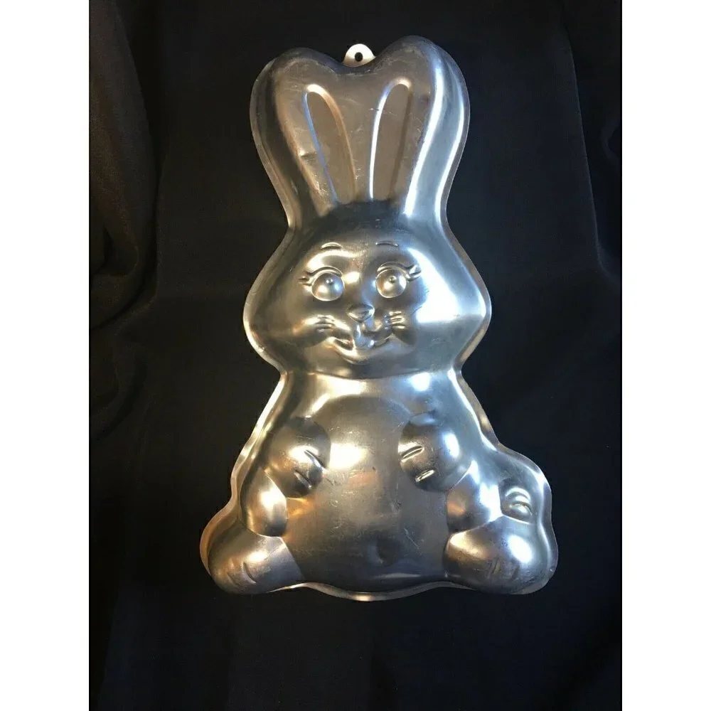 Pair Of Wilton Bunny Aluminum Cake & Cupcake Pan #2105-9408 & 2105-4426 - Easter